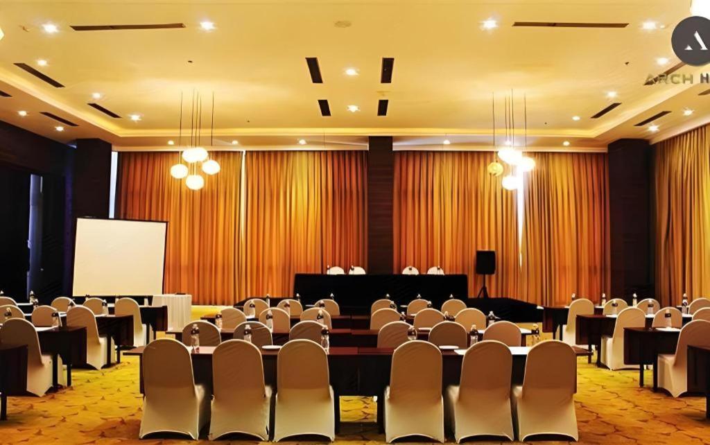Arch Hotel Bogor Exterior photo