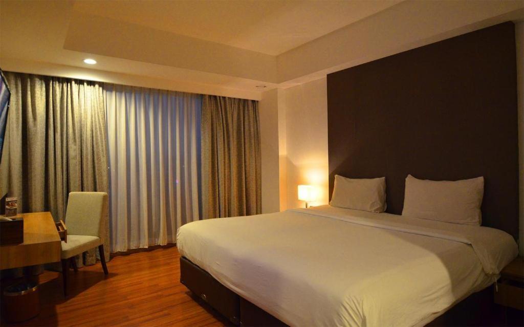 Arch Hotel Bogor Exterior photo