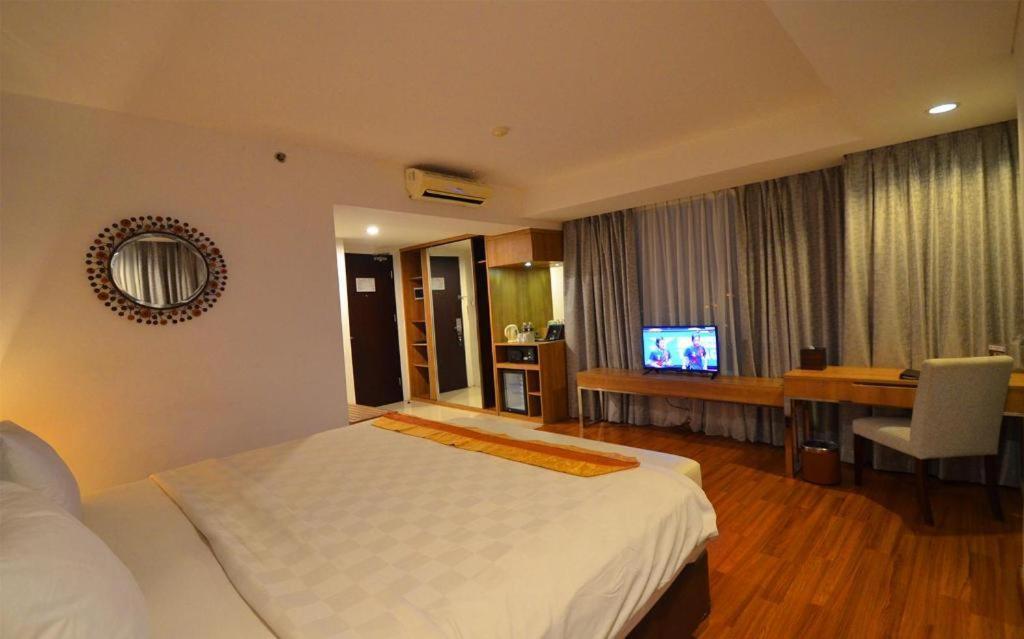 Arch Hotel Bogor Exterior photo