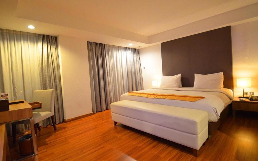 Arch Hotel Bogor Exterior photo