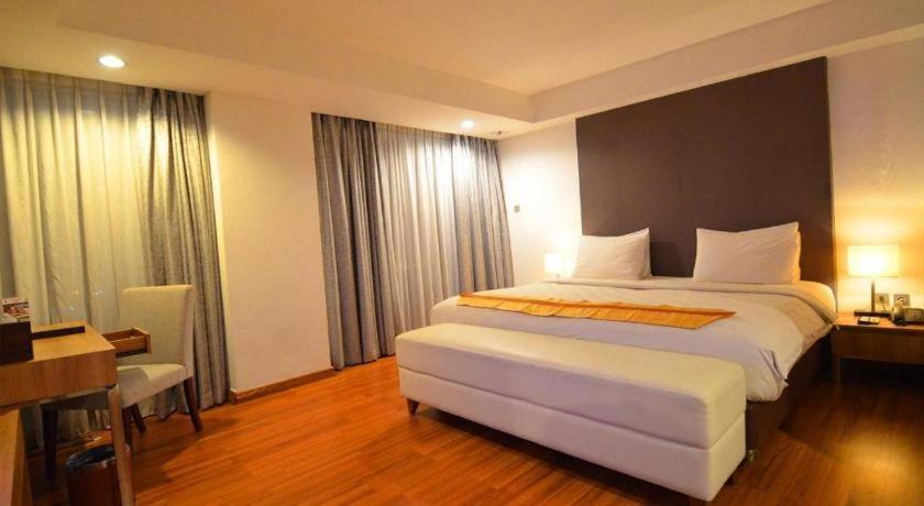 Arch Hotel Bogor Exterior photo