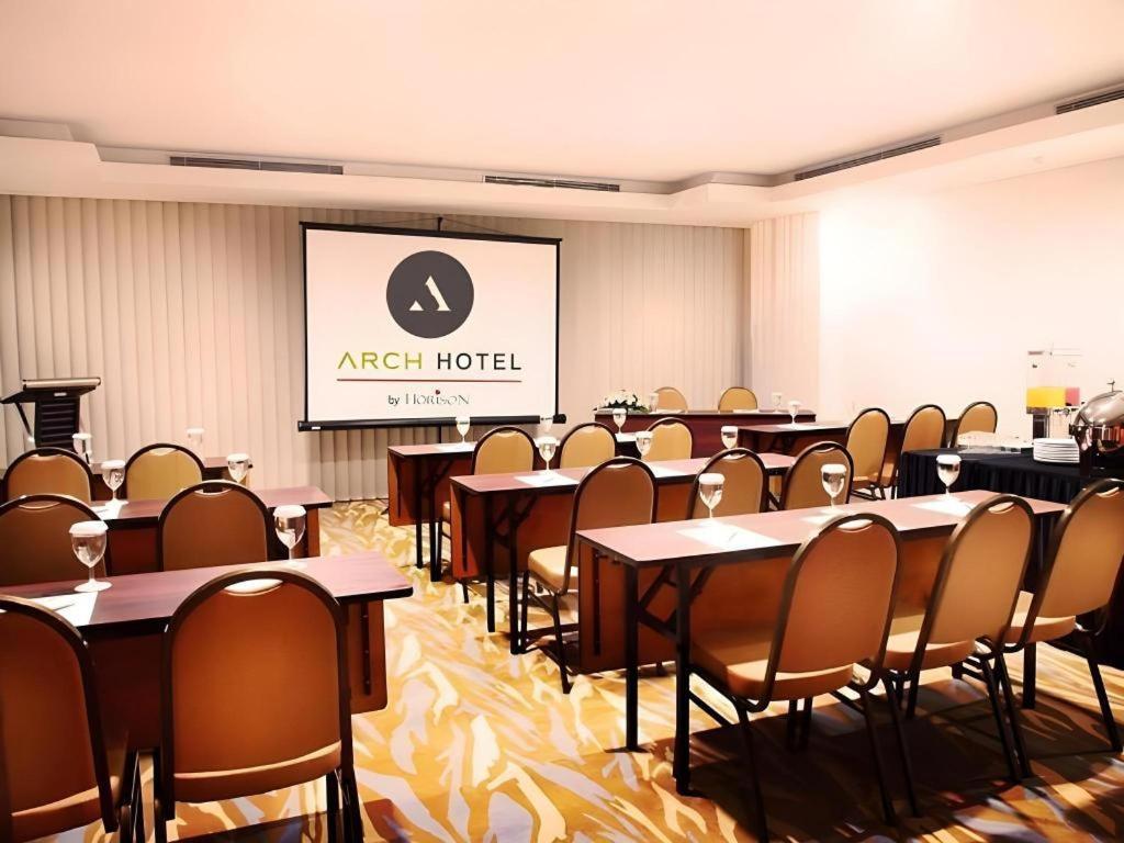Arch Hotel Bogor Exterior photo