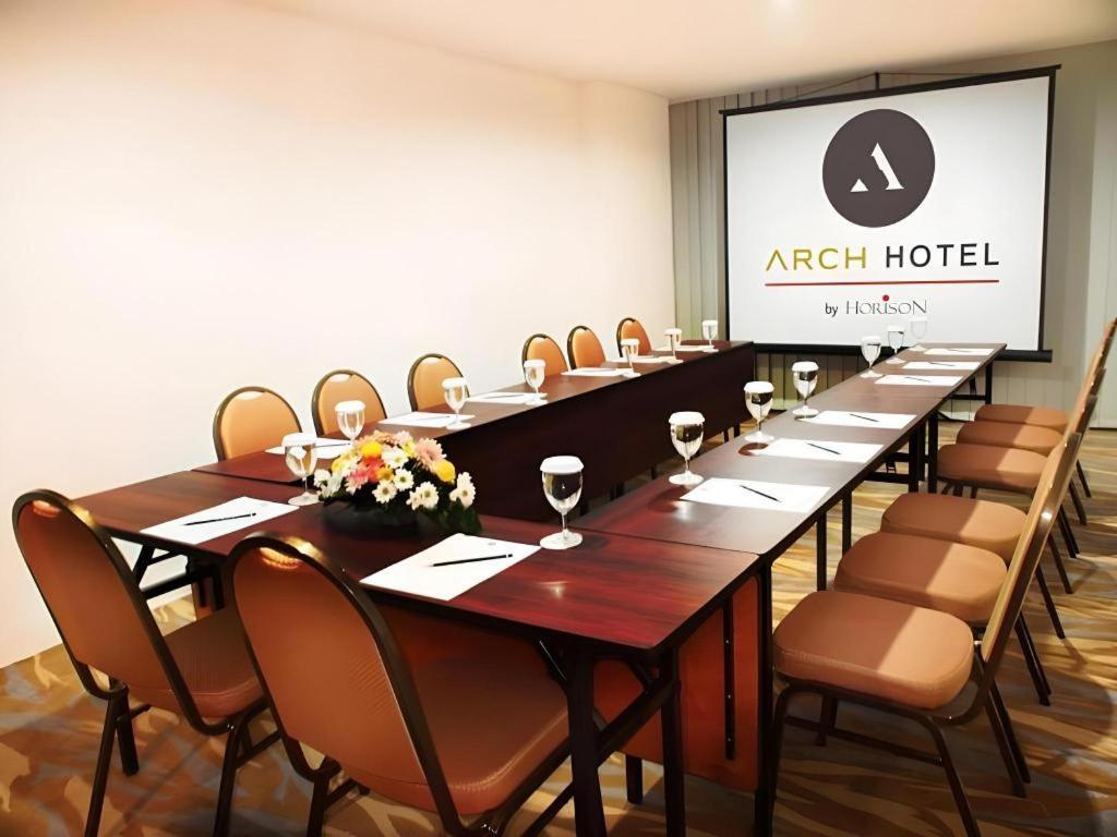 Arch Hotel Bogor Exterior photo