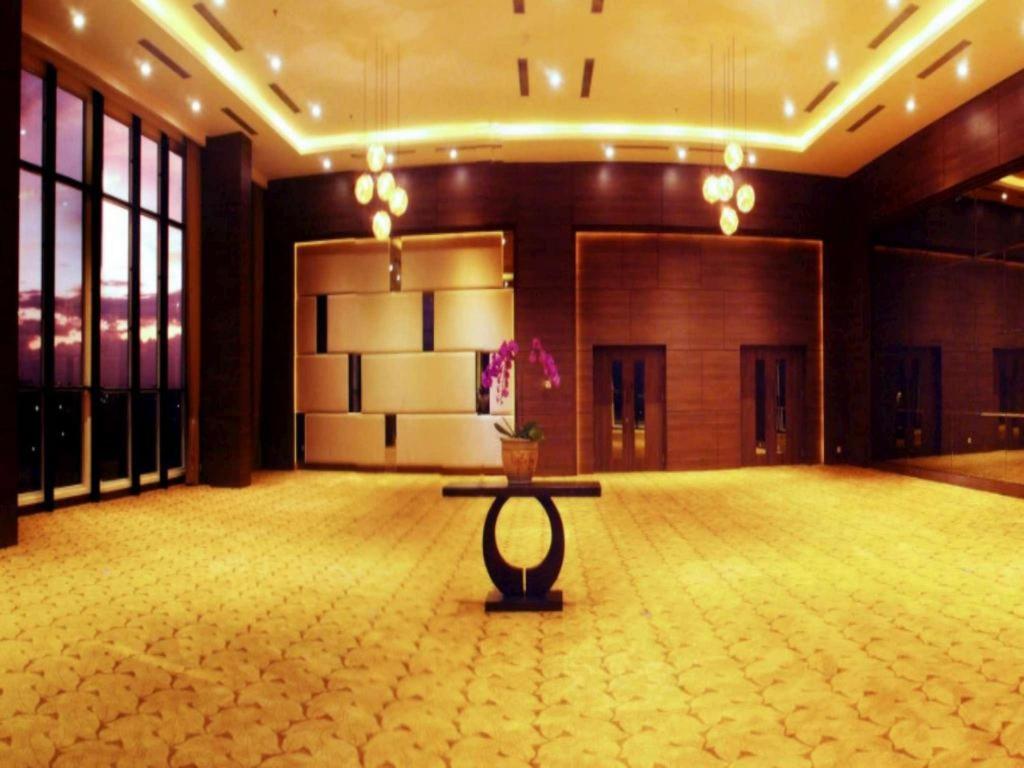 Arch Hotel Bogor Exterior photo