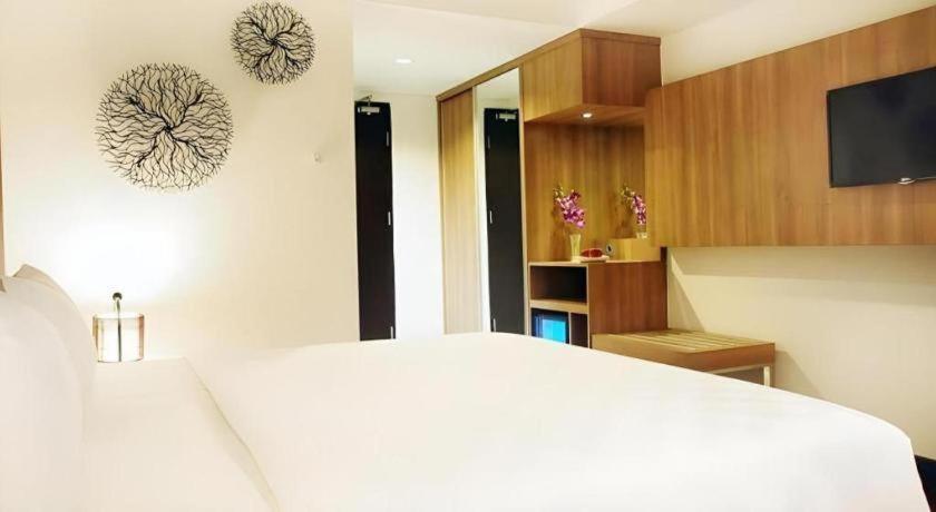 Arch Hotel Bogor Exterior photo